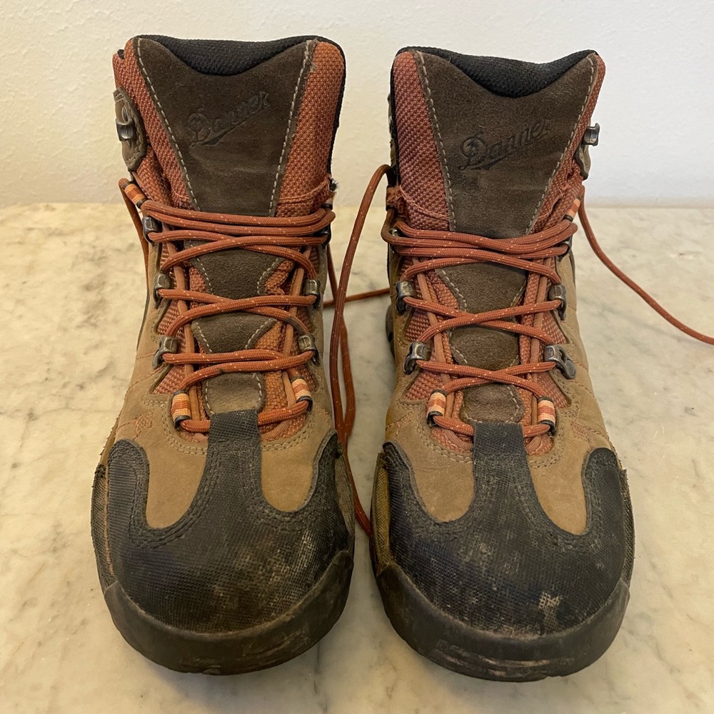 Danner Mt. Defiance 5.5”Gore-Tex Salmon hiking boot